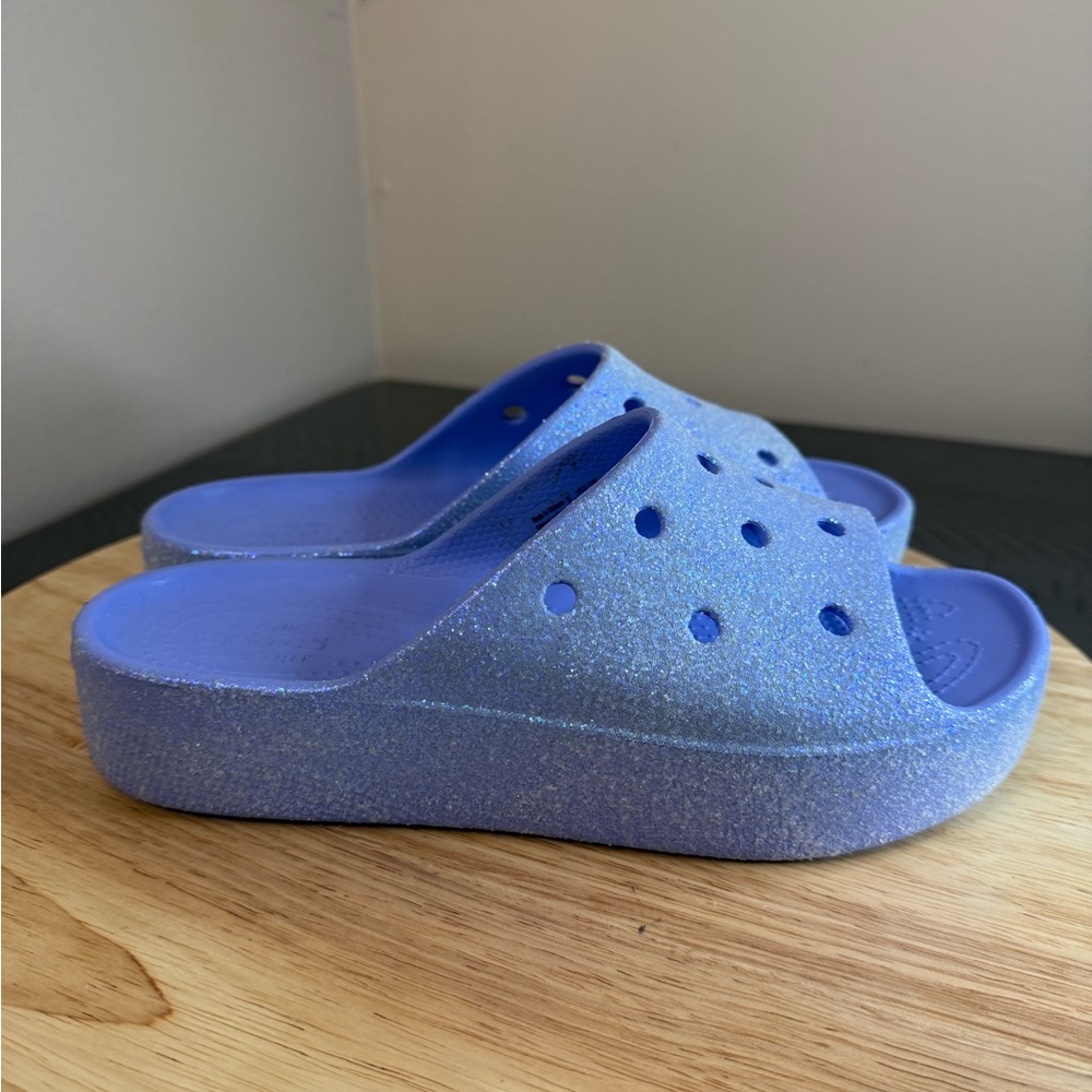Crocs Women’s Classic Platform slide sandals - Picture 2 of 12